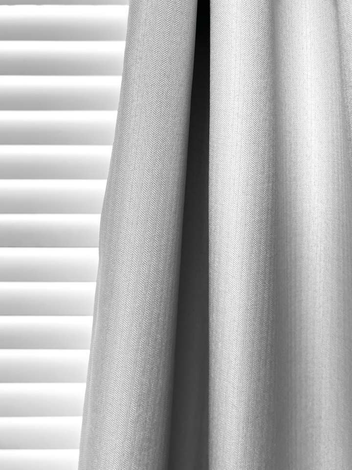 Mannada Korean Style Curtains　100% Blackout MND1006047 100%Blackout Stripe - Light Grey Motorized Blinds／Smart Blinds & Shades Child Safety／Cordless Blinds & Shades Blackout Blinds & Shades