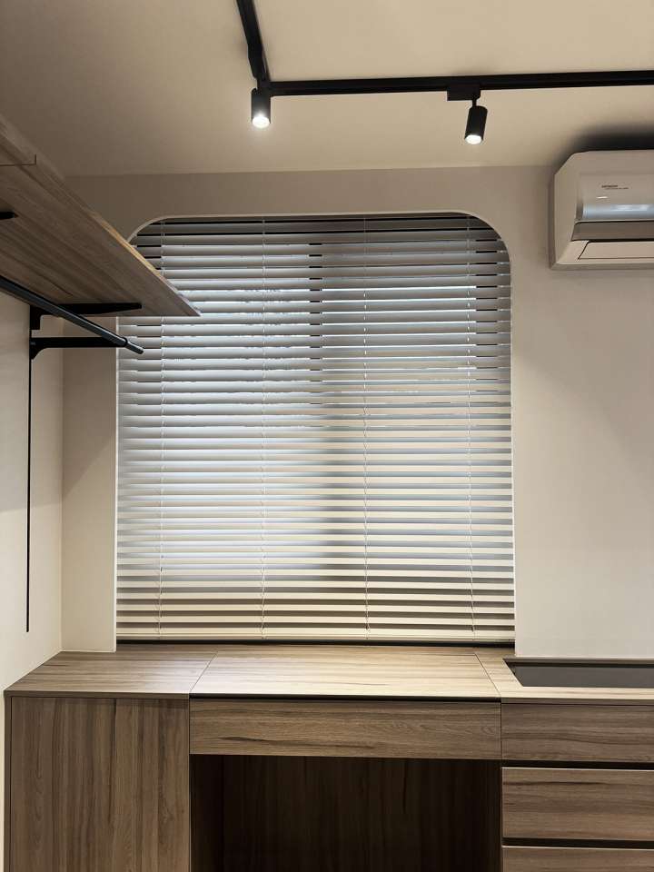 Lavelle Venetian Blinds　Wood 162 - Sand Ventilated Blinds & Shades Customized／Personalized Blinds & Shades Light Filtering Blinds & Shades Light-Regulating Blinds & Shades Motorized Blinds／Smart Blinds & Shades