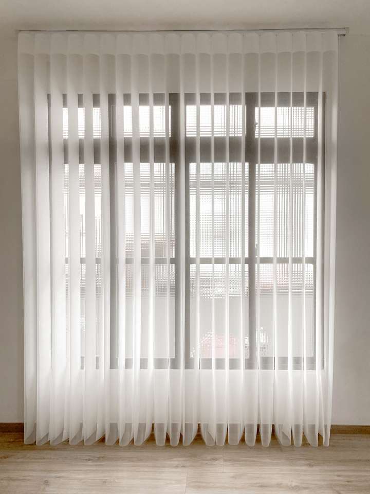 Eilus Vertical Blinds　Walk-through Granule Cream Child Safety／Cordless Blinds & Shades Light Filtering Blinds & Shades Light-Regulating Blinds & Shades